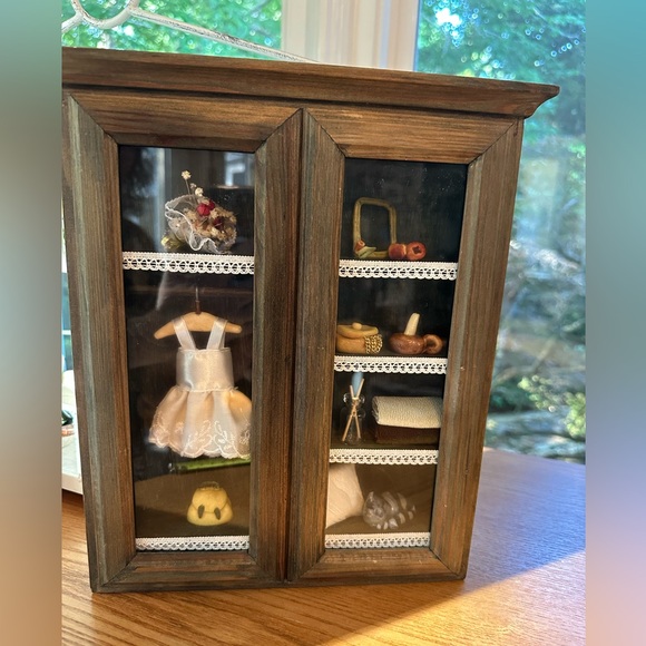 Beautiful Vintage Wooden Shadowbox from Poland with Lovely Contents Inside VGUC - Picture 1 of 8